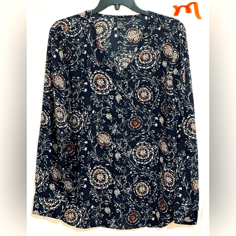 ANN TAYLOR: LADIES BLACK TOP W/ BROWN & WHITE DESIGNS